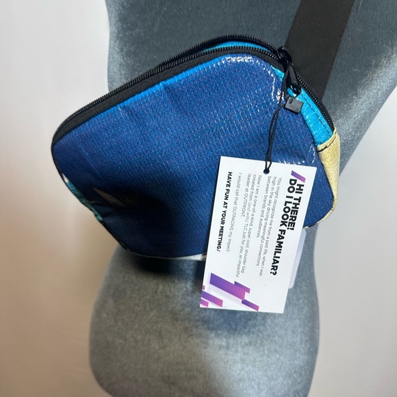 Blue and Black Belt Bag with Modern Design - Picture 2 of 6